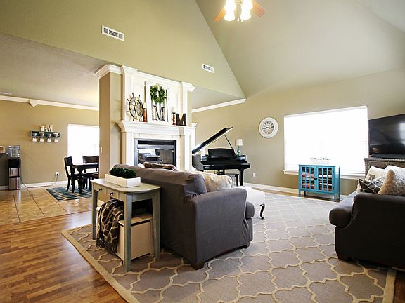 2nd image of 5704 S 65th Ct
