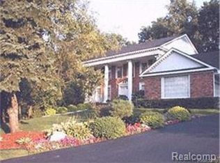 4808 Tyndale Ct, West Bloomfield, MI 48323