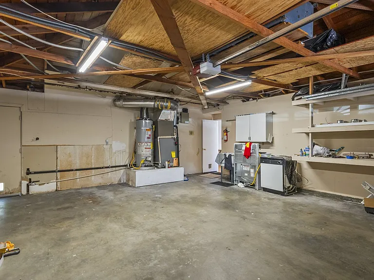 9426 Carlynn Pl — Photo 33