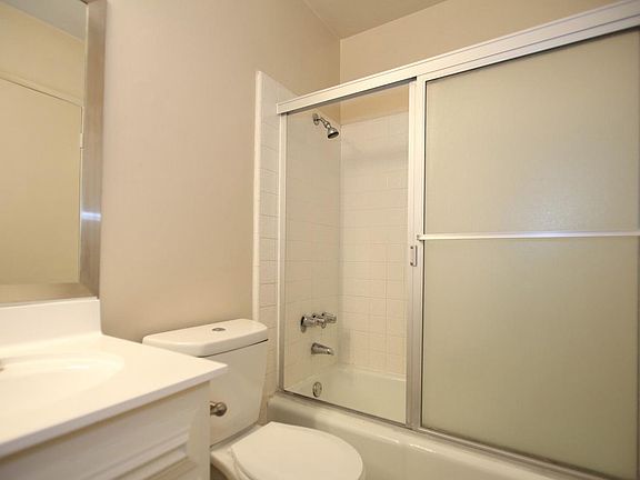 3rd image of 1538 11th St APT 8