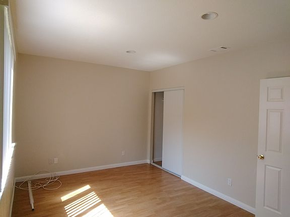 5th image of 918 Glenfinnan Way