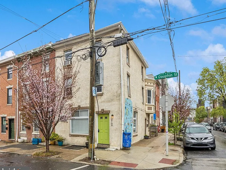 2100 E Dauphin St — Photo 2