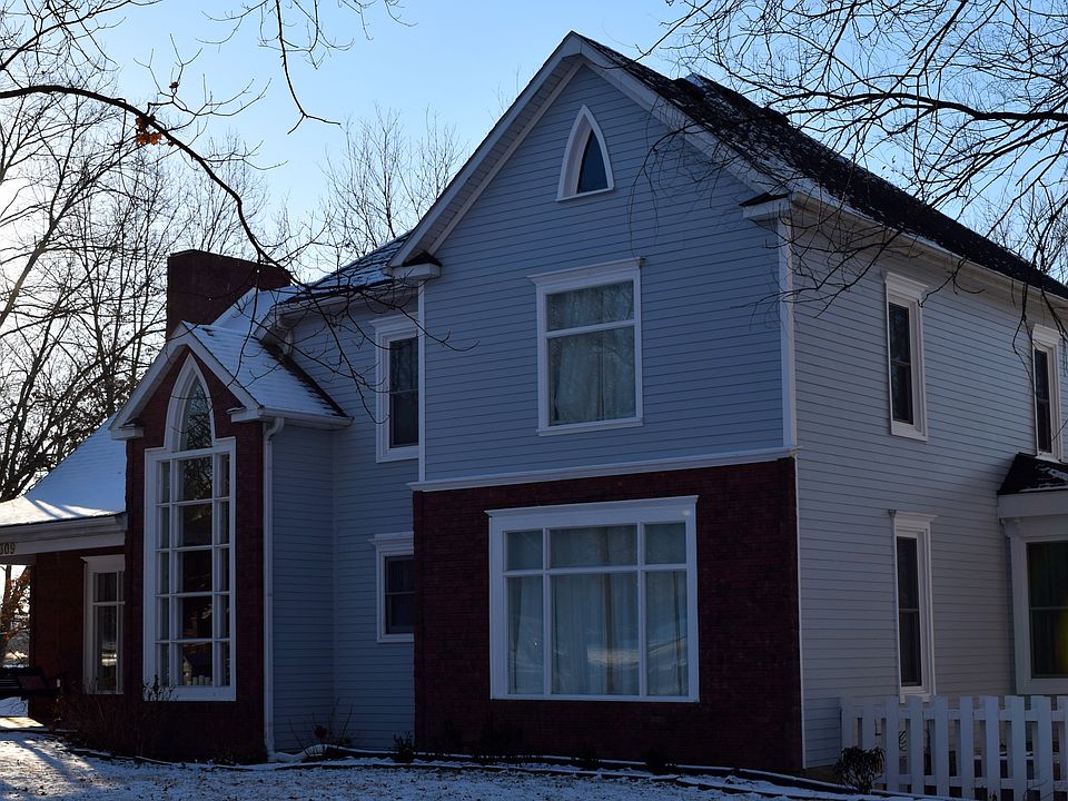 1st image of 309 E Kaskaskia St