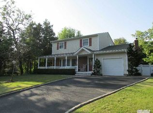 41 Ort Ct, Sayville, NY 11782