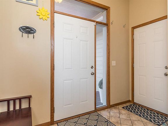 3rd image of 1001 Tiger St