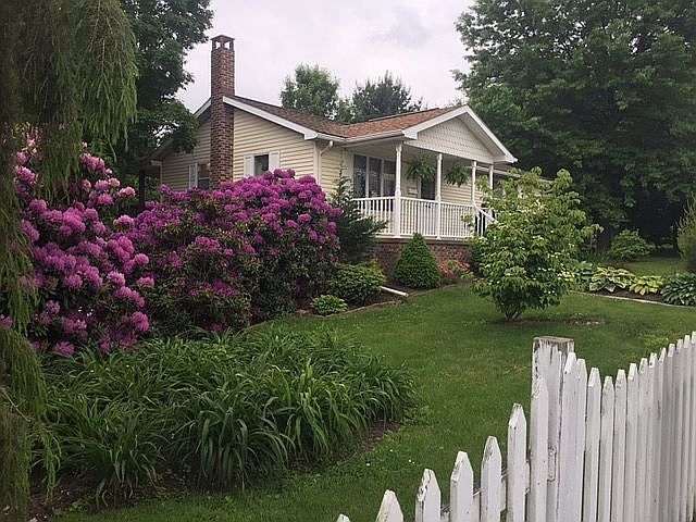 1st image of 230 E Saylor St