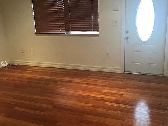 3rd image of 1701 N Treasure Dr APT 6
