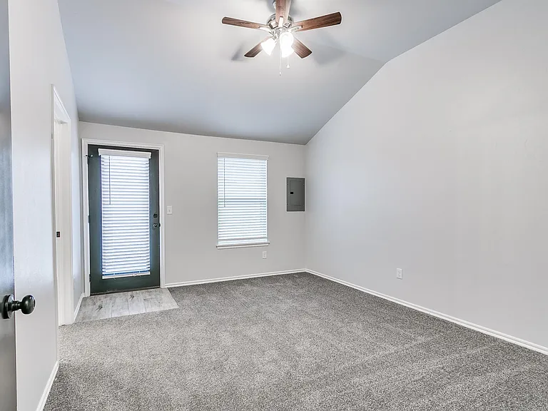 824 Chase Ln — Photo 21