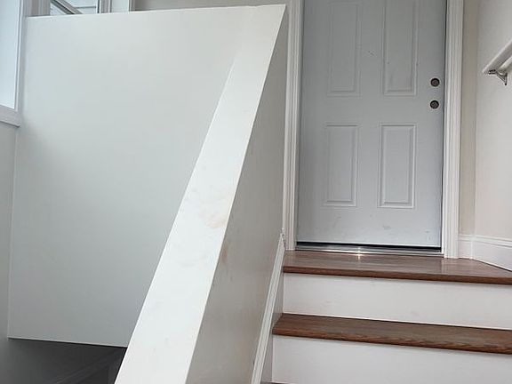 4th image of 126 Lancashire St #2