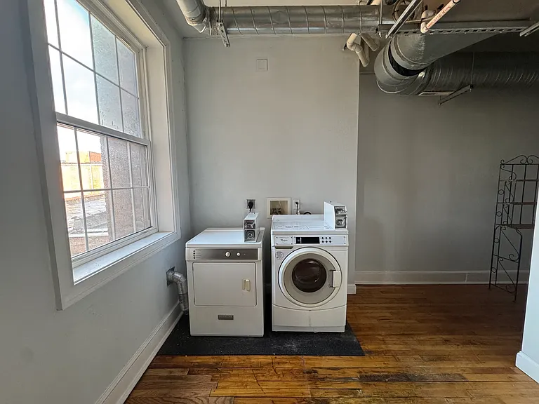135 Washington St — Photo 12