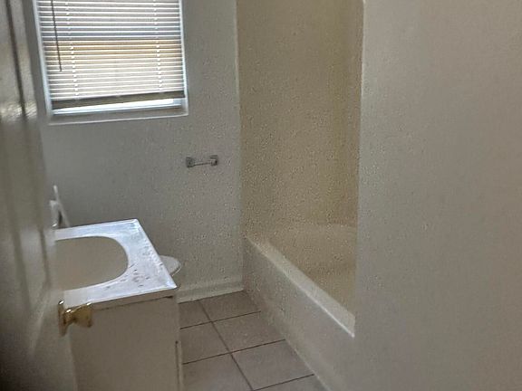 5th image of 3031 Salem Tpke NW