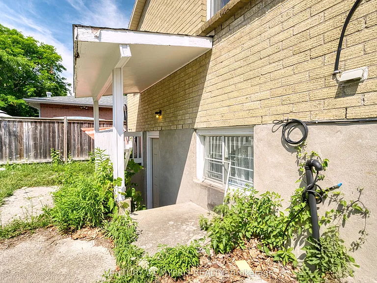143 Ardsley Cres — Photo 19