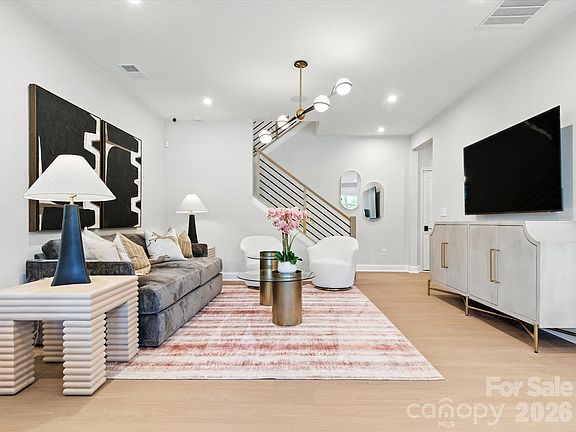 4th image of 475 Nash St