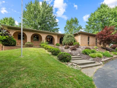 945 E Gunn Rd, Rochester, MI, 48306