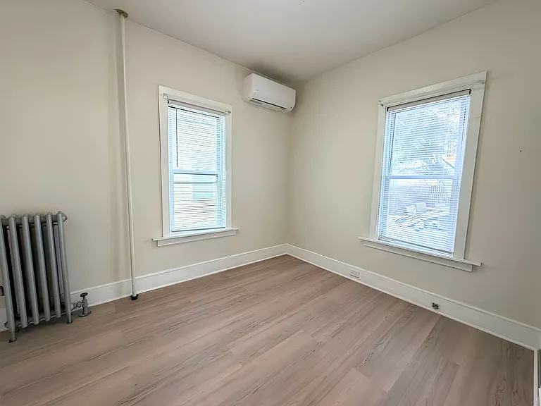 585 Chestnut St #1 — Photo 8