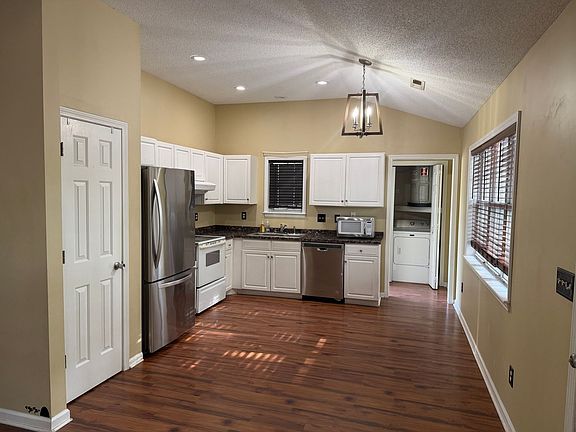 4th image of 1126 Welborn Rd