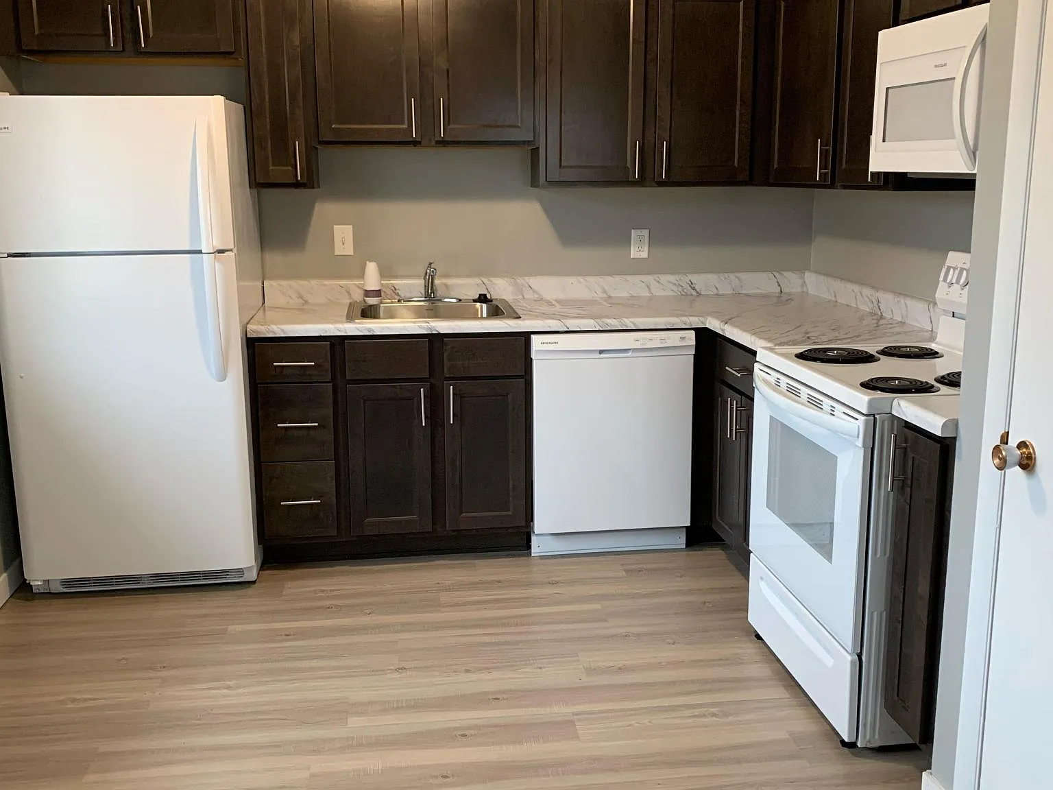 2735 E Ave NW — Photo 2