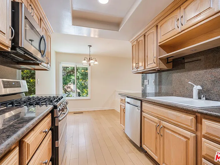 17241 Palisades Cir — Photo 8