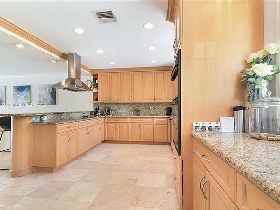 5th image of 3972 NE 171st St #3972