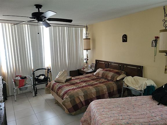 4th image of 1401 NE Miami Gardens Drive #184