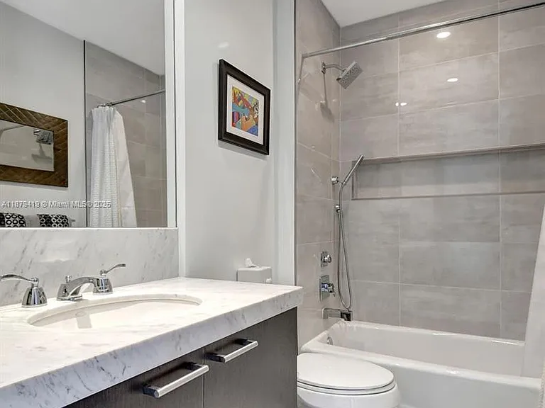 110 SE 2nd St #203 — Photo 27