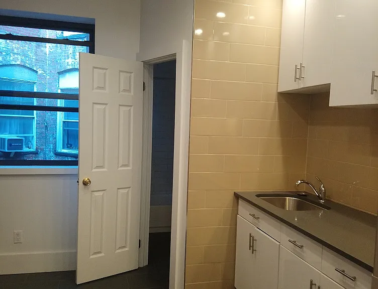 235 E 24th St #5A — Photo 17