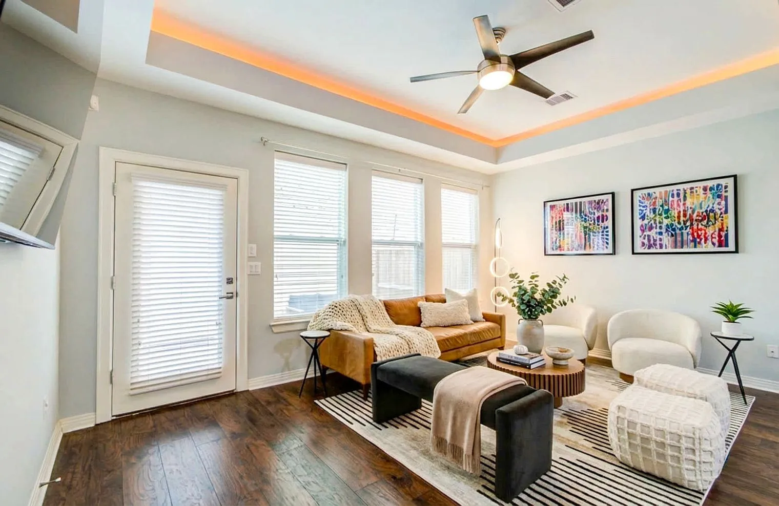 3 bed, 2.0 bath, 2195 sqft, $4,911 — Photo 2