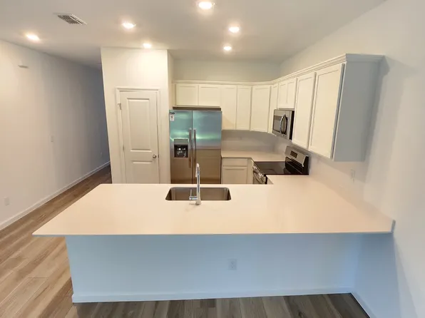 669 Holly Lakes Dr, Orange Park, FL 32073