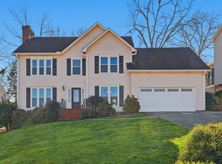 18 River Way Dr, Greer, SC 29651