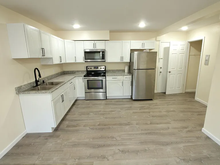 New cabinets, granite countertops. Stainless steel appliances.