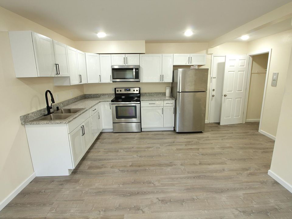 New cabinets, granite countertops. Stainless steel appliances.
