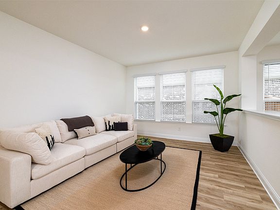 4th image of 212 Colvin Ln