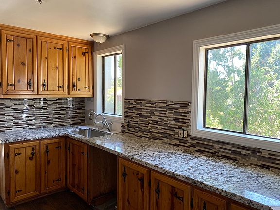 2nd image of 927 Saint Andrews Dr
