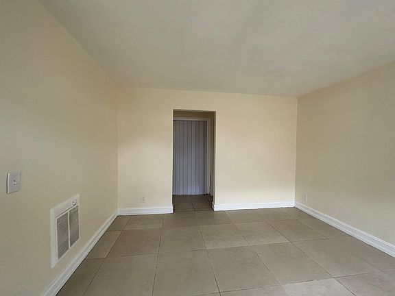 3rd image of 1325 S M St APT 1