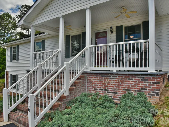 116 Kay Rd, Flat Rock, NC 28731