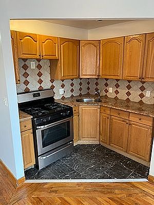 5th image of 1427 Pacific St #3