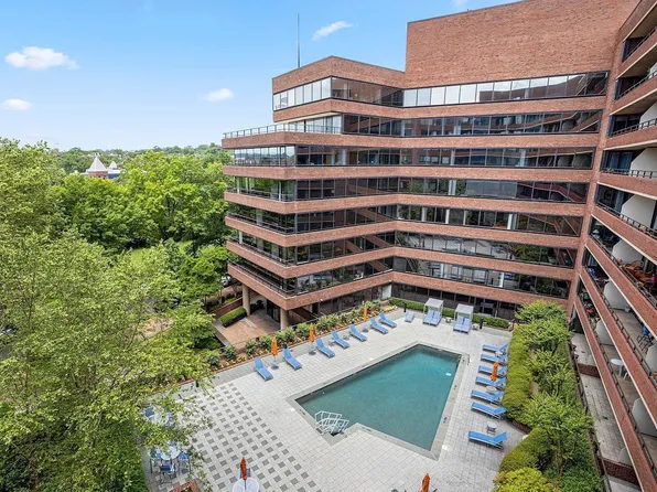 2555 Pennsylvania Ave NW APT 807, Washington, DC 20037