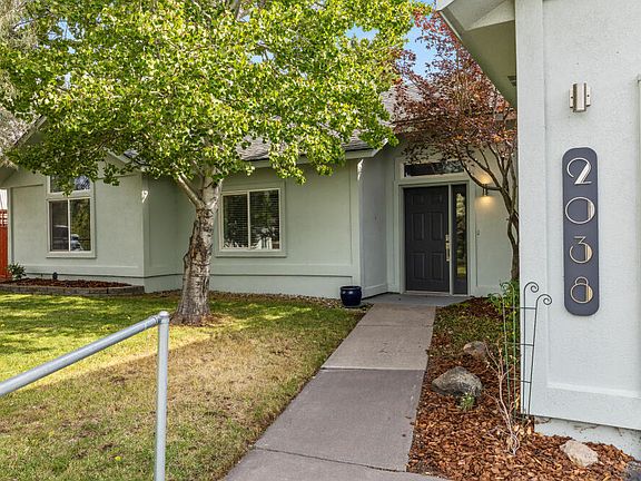 4th image of 2038 California Ave