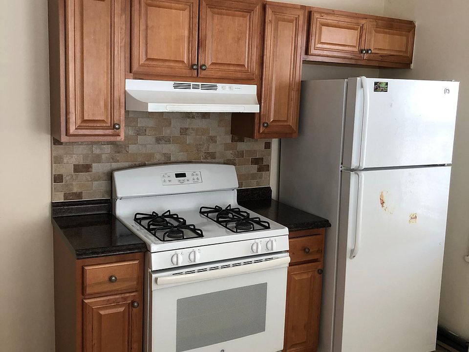 1st image of 11 Lincoln Ter APT 2