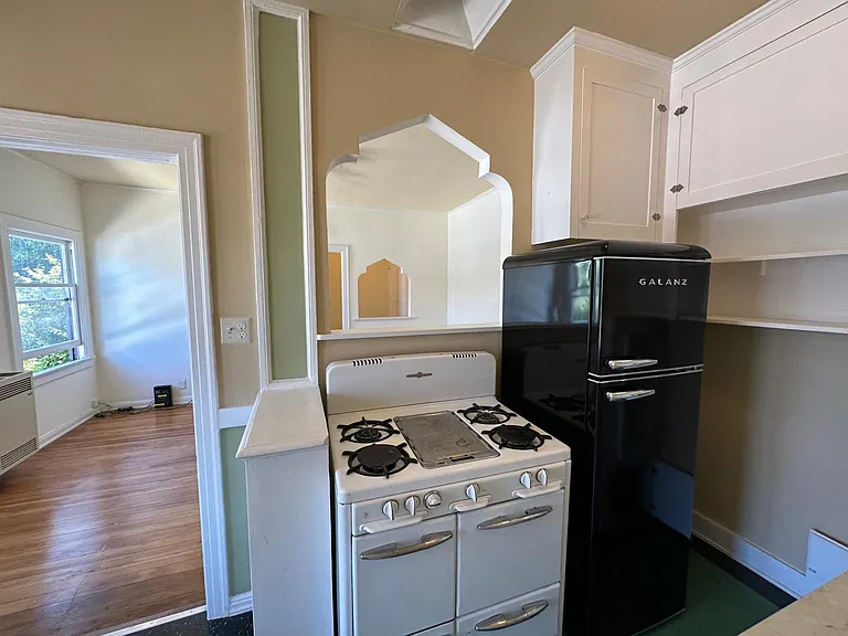 1129 N Hoover St #203 — Photo 3