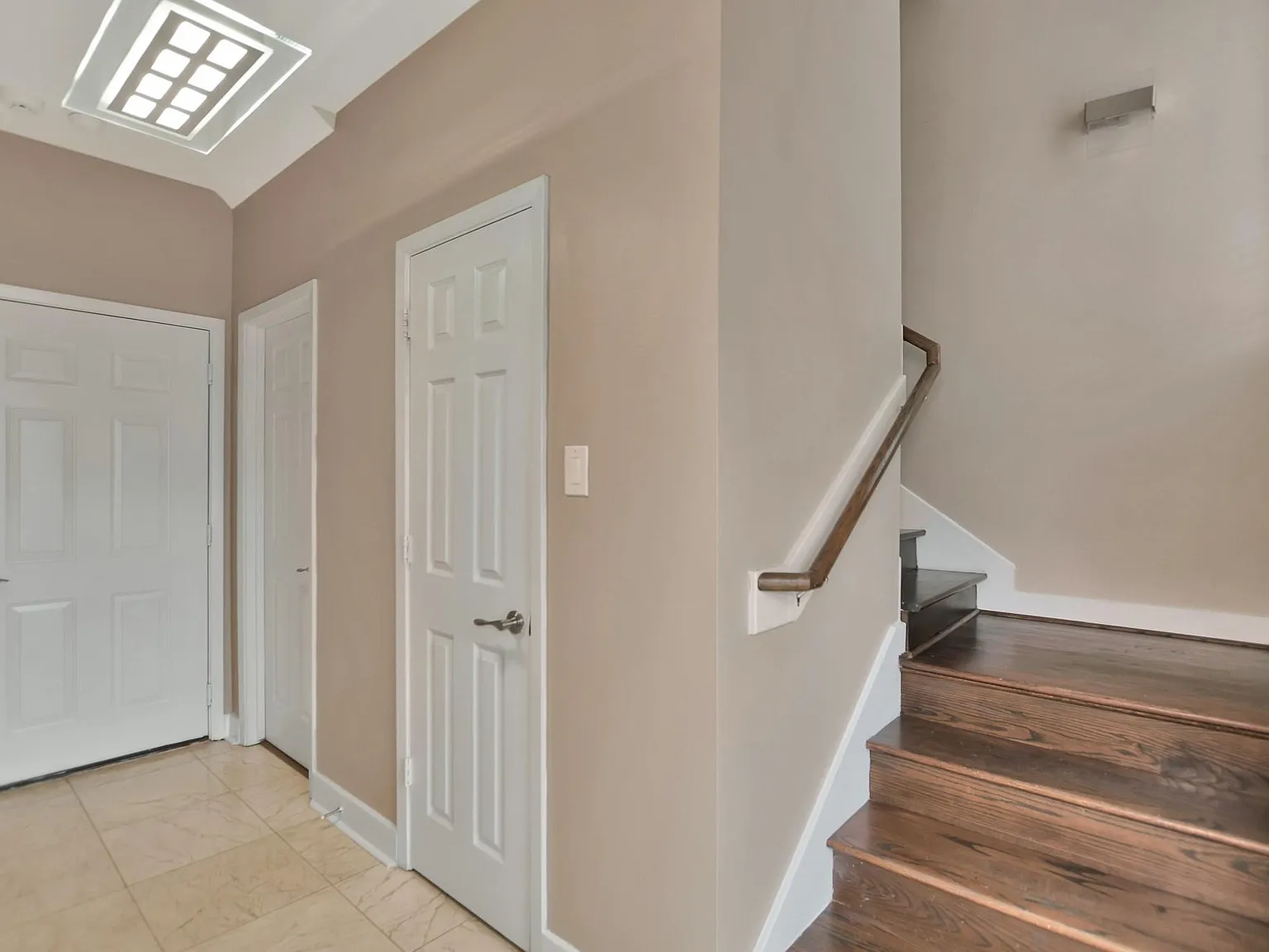 3 bed, 3.5 bath, 2581 sqft, $3,300 — Photo 4