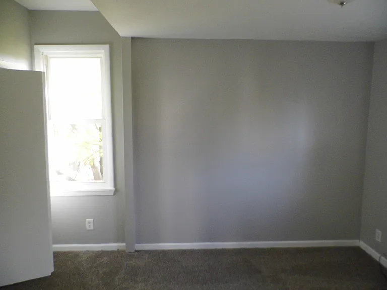 141 W Delavan Ave #UPPER — Photo 8