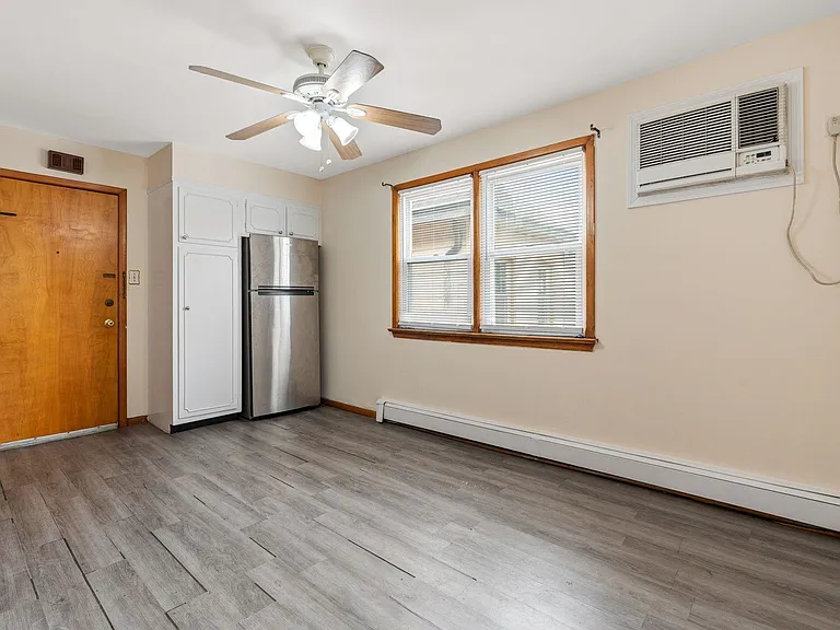 39 W 51st St #3 — Photo 6