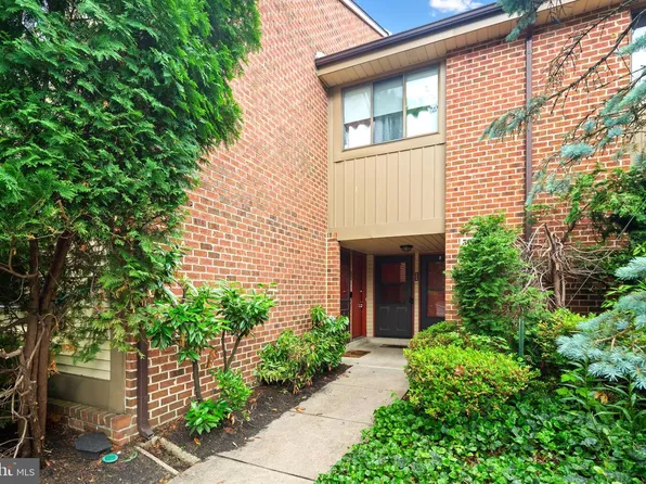 503 Cypress Point Cir #B, Mount Laurel, NJ 08054