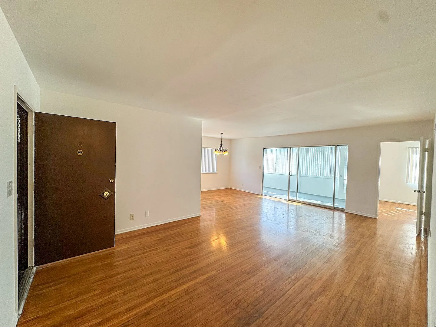 1416 Reeves St. — Photo 2