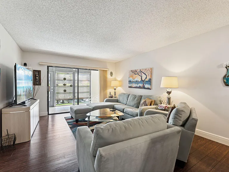 15301 Pembridge Ave #43 — Photo 11