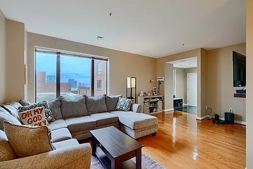 10 E Lee St Photo 1