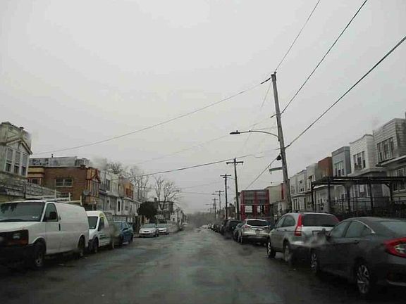 Exterior Neighborhood (street photo)