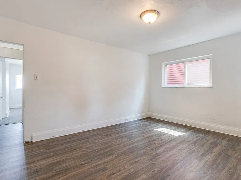 2120 Salisbury St S — Photo 28