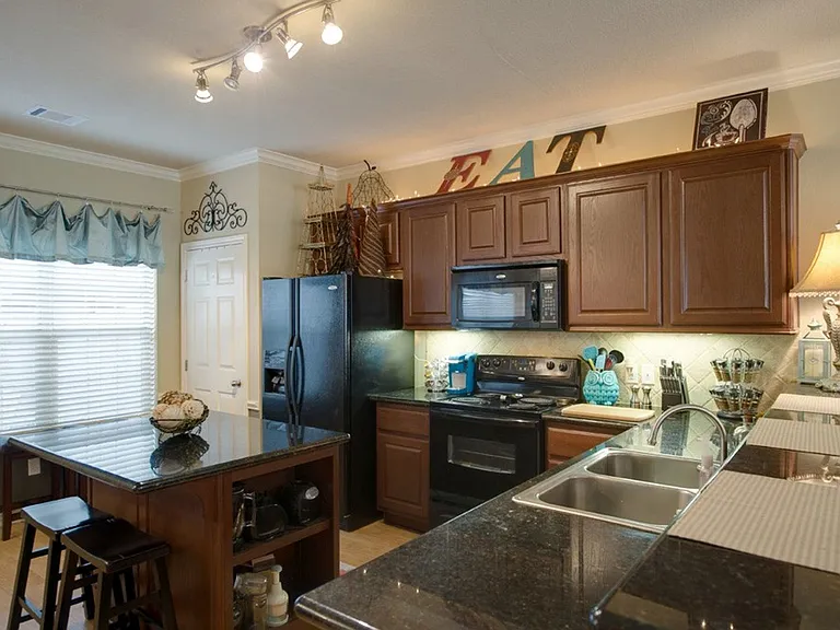 503 Forest Dr — Photo 14